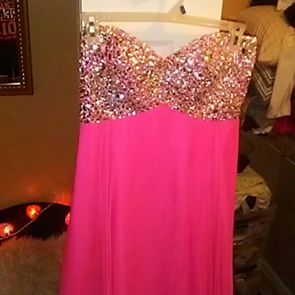 Gorgeous pink prom dress